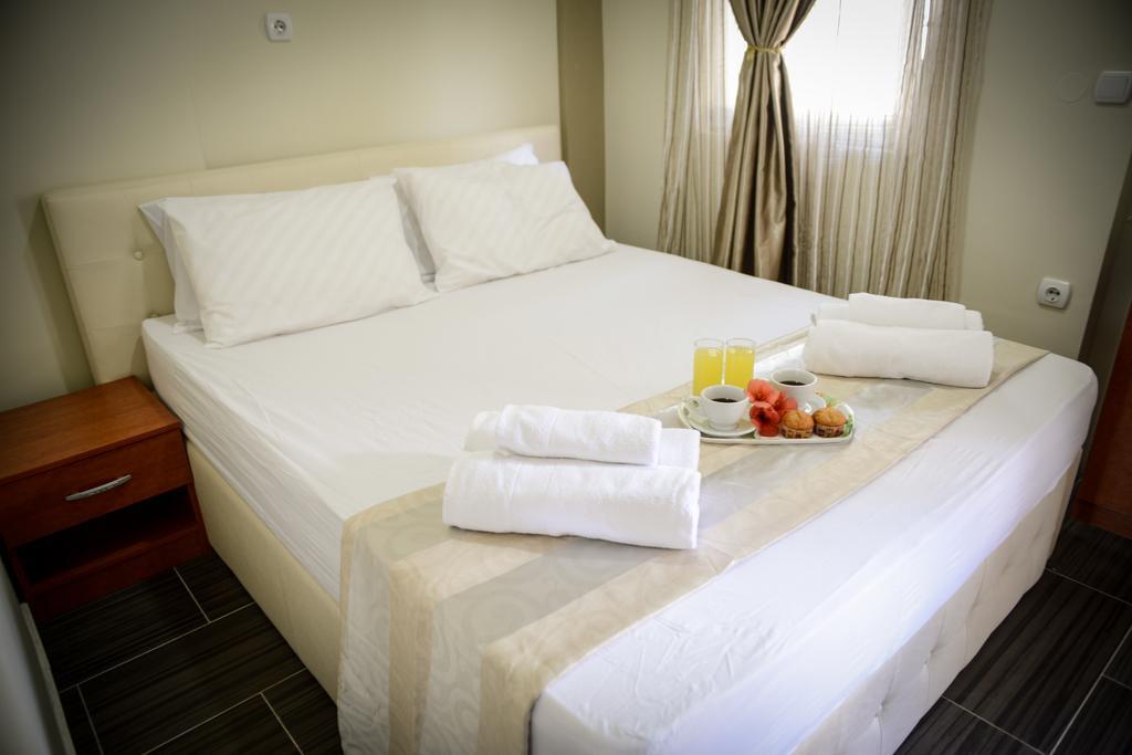 Crown Hotel Nea Skioni Chambre photo