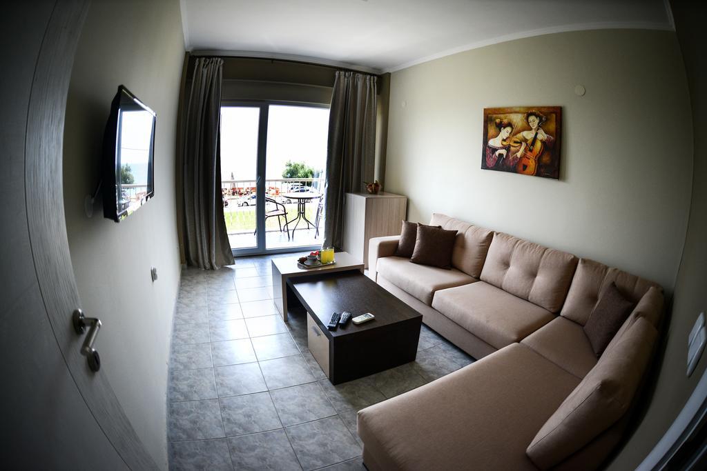 Crown Hotel Nea Skioni Chambre photo