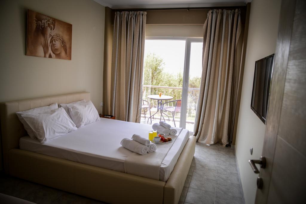 Crown Hotel Nea Skioni Chambre photo