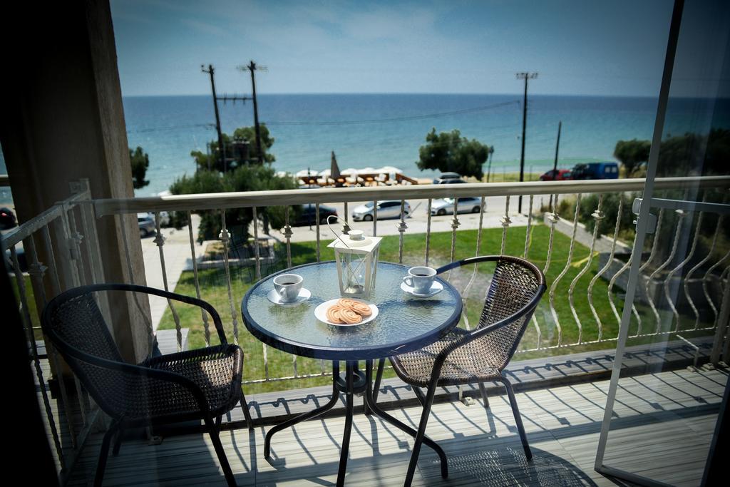 Crown Hotel Nea Skioni Chambre photo